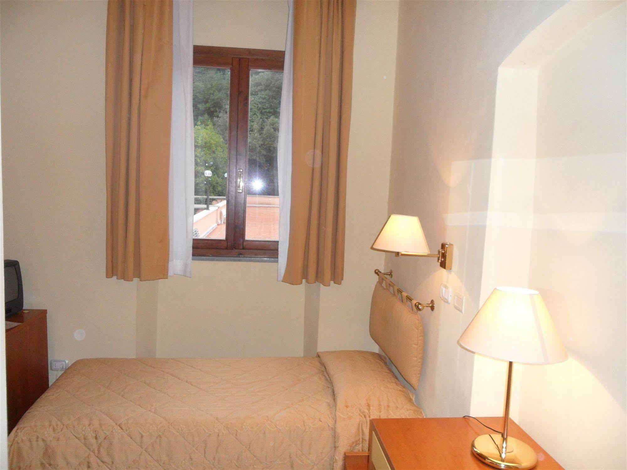 ליבורנו Hotel La Vedetta מראה חיצוני תמונה