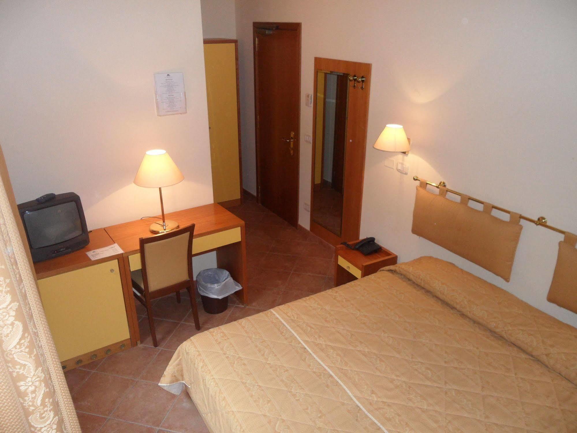 ליבורנו Hotel La Vedetta מראה חיצוני תמונה